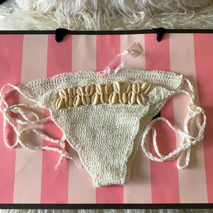 Bikini crochet with shells